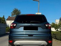 Gebraucht Ford Kuga Titanium 150 PS (110 kW) 2019 Blau SUV