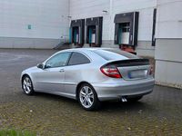 Gebraucht Mercedes C220 150 PS (110 kW) 2004 Silber Coupé