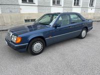 Gebraucht Mercedes E200 118 PS (86 kW) 1992 Blau Limousine