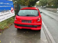Gebraucht Peugeot 206 68 PS (50 kW) 2012 Rot Kleinwagen
