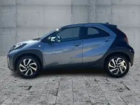Neu Toyota Aygo X 72 PS (52 kW) 2025 Celestite grey (1k3)/ black mi SUV