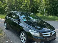 Gebraucht Mercedes B180 122 PS (89 kW) 2013 Schwarz Kleinwagen