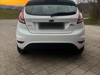 Gebraucht Ford Fiesta 80 PS (58 kW) 2015 Weiß Kleinwagen