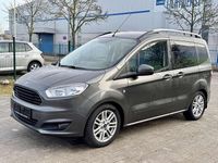 Gebraucht Ford Tourneo Courier Titanium 101 PS (74 kW) 2017 Magneticgrau (metallic) Van / Kleinbus
