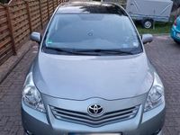 Gebraucht Toyota Verso 126 PS (92 kW) 2011 Silber Van / Kleinbus