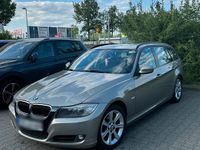 Gebraucht BMW 318 105 PS (77 kW) 2011 Grau Kombi
