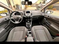 Gebraucht Ford Fiesta 101 PS (74 kW) 2014 Weiß Kleinwagen