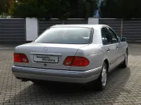 Gebraucht Mercedes E280 193 PS (141 kW) 1997 Silber Limousine