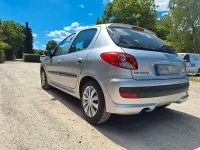 Gebraucht Peugeot 206 68 PS (50 kW) 2010 Silber Limousine