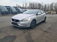 Gebraucht Volvo V40 Momentum 152 PS (111 kW) 2017 Silber Limousine