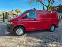 Gebraucht VW Transporter 102 PS (75 kW) 2016 Rot Van