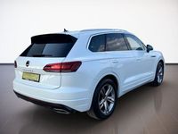 Gebraucht VW Touareg R-line 231 PS (169 kW) 2023 Oryxweiß perlmutteffekt SUV