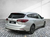 Gebraucht Ford Focus Titanium 155 PS (114 kW) 2024 Moondust silver meta Limousine