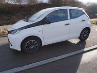 Gebraucht Toyota Aygo 69 PS (50 kW) 2018 Weiß Kleinwagen