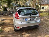 Gebraucht Ford Fiesta Ambiente 82 PS (60 kW) 2009 Grau Kleinwagen
