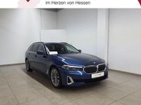 Gebraucht BMW 530e Luxury Line 184 PS (135 kW) 2022 Phytonicblau metallic Kombi