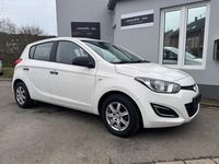 Gebraucht Hyundai i20 Classic 86 PS (63 kW) 2013 Weiß Kleinwagen