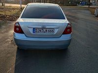 Gebraucht Ford Mondeo 145 PS (106 kW) 2001 Silber Limousine
