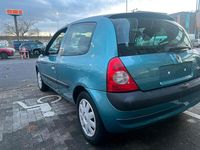 Używany Renault Clio II 88 KM (64 kW) 2002 Niebieski Hatchback