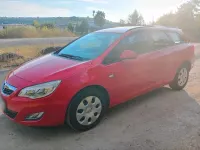 Gebraucht Opel Astra 131 PS (96 kW) 2012 Rot Kombi