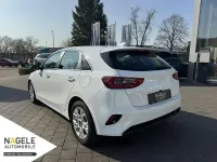 Używany Kia Ceed 140 KM (102 kW) 2025 Biały Hatchback