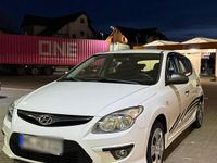 Gebraucht Hyundai i30 109 PS (80 kW) 2011 Weiß Kleinwagen