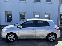 Gebraucht Toyota Auris Travel 132 PS (97 kW) 2012 Silver metallic Kleinwagen