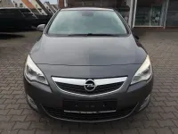 Gebraucht Opel Astra 140 PS (102 kW) 2011 Grau Limousine