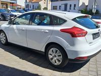 Gebraucht Ford Focus Titanium 125 PS (91 kW) 2016 Frostweiß Limousine