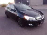 Gebraucht Opel Astra Selection 116 PS (85 kW) 2010 Limousine