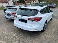 Gebraucht Ford Focus Cool & Connect 125 PS (91 kW) 2019 Weiß Limousine