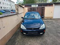 Usado Ford Focus 101 HP (74 kW) 2000 Azul Sedan