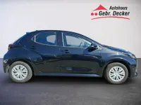Gebraucht Toyota Yaris Basis 72 PS (52 kW) 2022 Mysticschwarz mica Kleinwagen