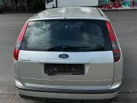 Usado Ford Focus Ambiente 101 CV (74 kW) 2007 Gris Familiar