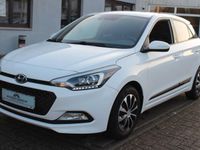 Gebraucht Hyundai i20 Passion 84 PS (61 kW) 2017 Weiß Kleinwagen