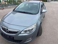 Gebraucht Opel Astra Selection 116 PS (85 kW) 2012 Grün Limousine