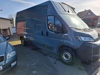 Gebraucht Peugeot Boxer 179 PS (131 kW) 2024 Grau Van