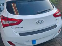 Gebraucht Hyundai i30 101 PS (74 kW) 2016 Weiß Limousine