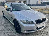 Gebraucht BMW 318 143 PS (105 kW) 2011 Silber Kombi