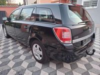 Gebraucht Opel Astra Selection 116 PS (85 kW) 2010 Saphirschwarz mineraleffekt Kombi
