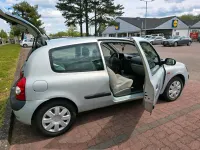 Gebraucht Renault Clio II 98 PS (72 kW) 2001 Silber Kleinwagen