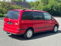 Second-hand VW Sharan Basis 116 CP (85 kW) 2004 Roșu Monovolum