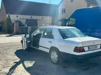 Gebraucht Mercedes 300 110 PS (80 kW) 1984 Weiß Limousine