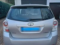 Gebraucht Toyota Verso 147 PS (108 kW) 2011 Silber Van / Kleinbus