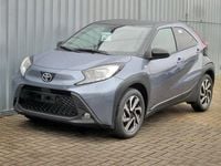 Neu Toyota Aygo 72 PS (52 kW) 2025 Celestite grey (1k3)/ black mi Kleinwagen