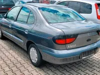 Gebraucht Renault Mégane 75 PS (55 kW) 1997 Grau Limousine
