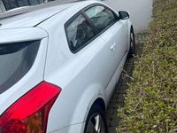 Gebraucht Kia Ceed Vision 125 PS (91 kW) 2012 Weiß Kleinwagen