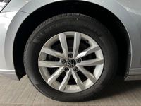 Gebraucht VW Passat 150 PS (110 kW) 2022 Silber Limousine