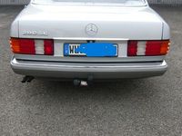 Second-hand Mercedes E280 185 CP (136 kW) 1981 Argintiu Berlinǎ