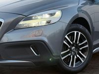 Second-hand Volvo V40 152 CP (111 kW) 2016 Gri SUV
